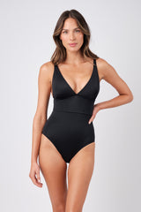 UNE PIECE in Black