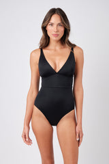 UNE PIECE in Black