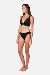 UNE PIECE in Black