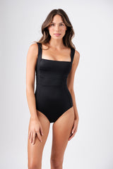UNE PIECE in Black