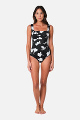 UNE PIECE in Magnolia Silhouette Black