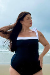 UNE PIECE in Monochrome Texture