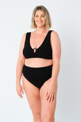 UNE PIECE in Black
