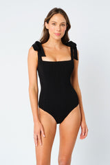 UNE PIECE in Black