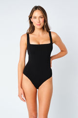UNE PIECE in Black