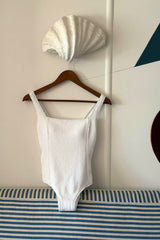UNE PIECE in White