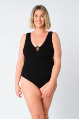 UNE PIECE in Black