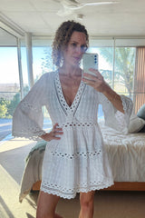 UNE PIECE in White