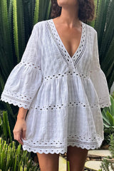 UNE PIECE in White