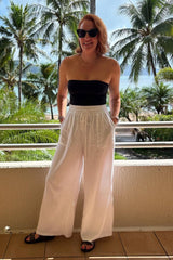 UNE PIECE in White