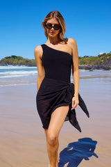 UNE PIECE in Black