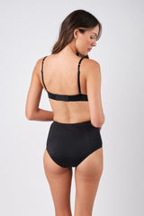 UNE PIECE in Black