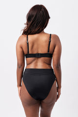 UNE PIECE in Black