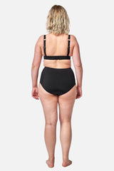 UNE PIECE in Black