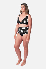 UNE PIECE in Magnolia Silhouette Black