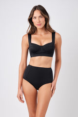 UNE PIECE in Black
