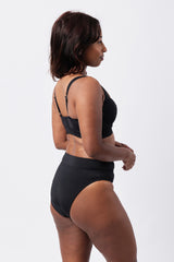 UNE PIECE in Black