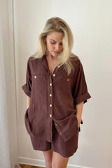 UNE PIECE Short Sleeve Linen Shirt in Chocolate