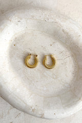 UNE PIECE in Gold