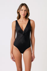 UNE PIECE in Black