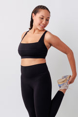 UNE PIECE in Black