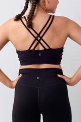 UNE PIECE in Black