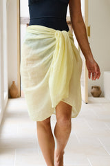 UNE PIECE in Yellow