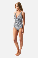 UNE PIECE in Snow Leopard