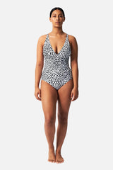 UNE PIECE in Snow Leopard