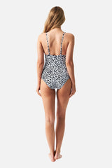 UNE PIECE in Snow Leopard