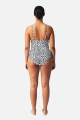 UNE PIECE in Snow Leopard