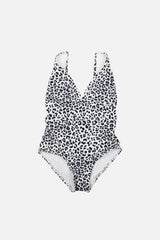 UNE PIECE in Snow Leopard