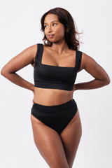 UNE PIECE in Black