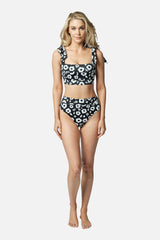 UNE PIECE in Daisy Silhouette Black