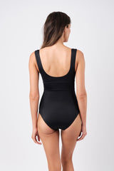 UNE PIECE Classic Square Neck in Black