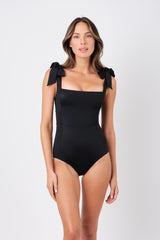 UNE PIECE Classic Square Neck in Black