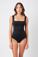 UNE PIECE Textured Classic Square Neck in Black Texture