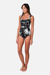 UNE PIECE in London Botanical Black