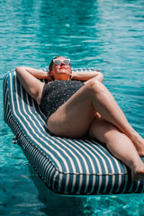 UNE PIECE in Polka Noir