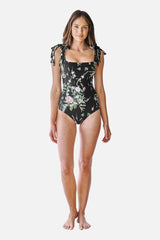 UNE PIECE in Romantique Black