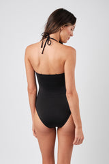 UNE PIECE in Black