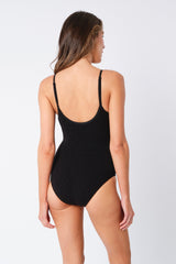 UNE PIECE in Black
