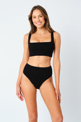UNE PIECE in Black