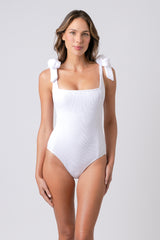 UNE PIECE in White
