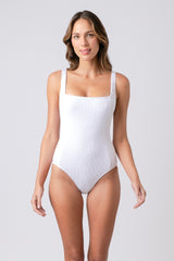 UNE PIECE in White
