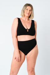 UNE PIECE in Black