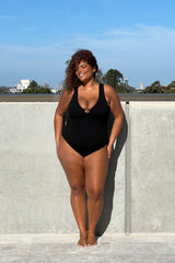 UNE PIECE in Black