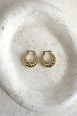 UNE PIECE in Gold
