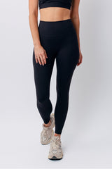 UNE PIECE in Black