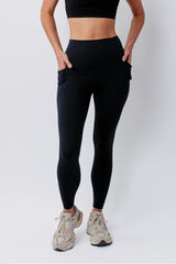 UNE PIECE in Black